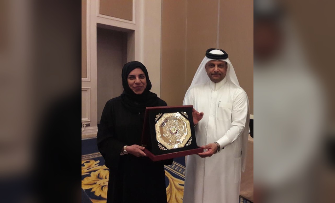 Ms Rifqa receiving the Ministry of Education award